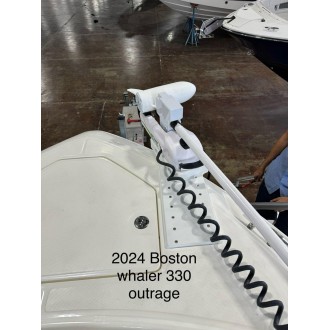 Offset plate for Robalo